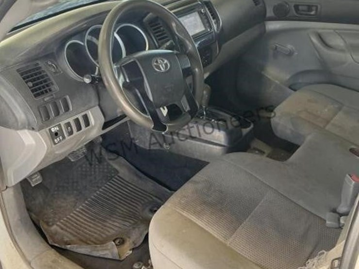 2014-toyota-tacoma-image-25