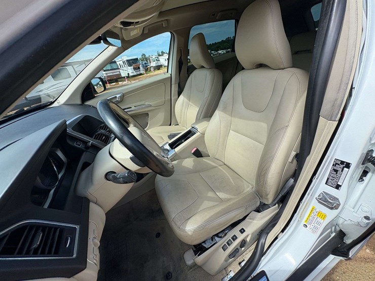 2016-volvo-xc60-image-15