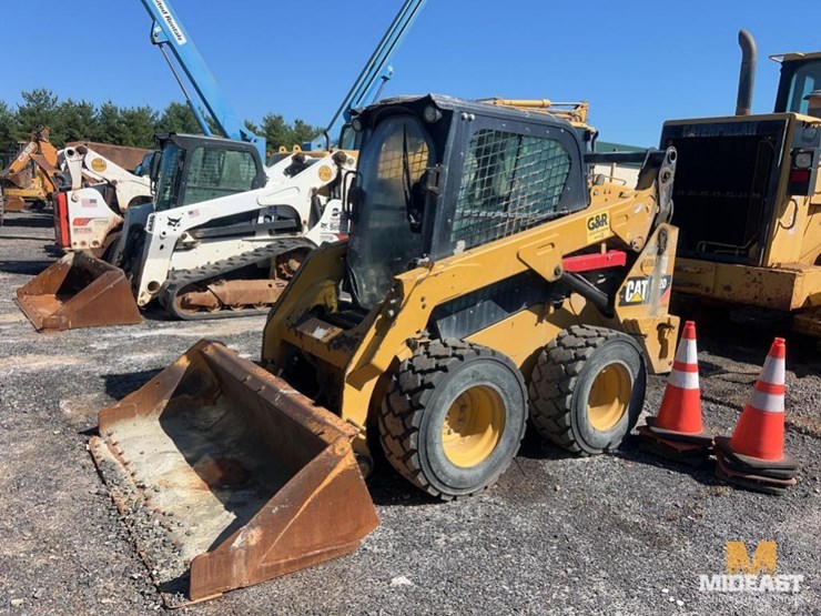 2016-caterpillar-242d-image-1