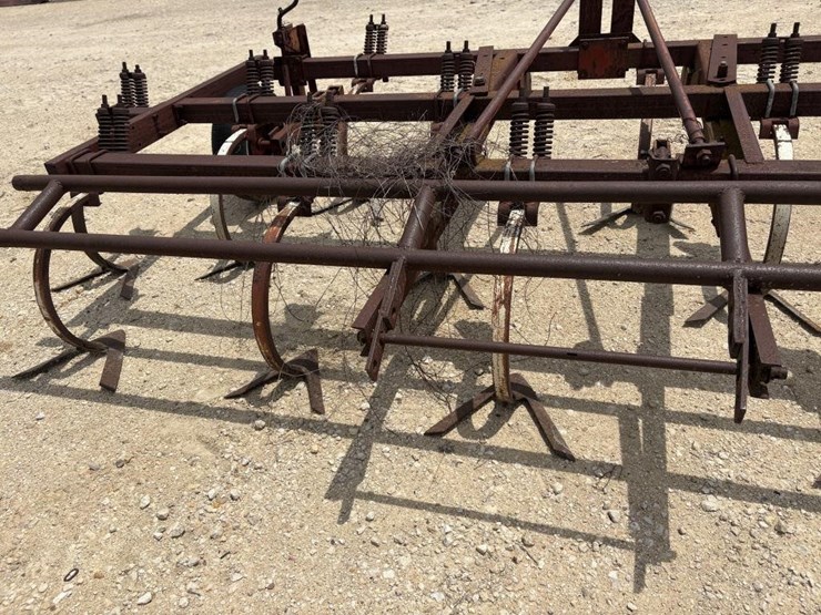 l2---14-shank-cultivator-image-3