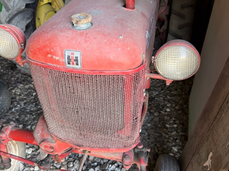 ihc-cub,-￼has-belly-mower-image-11