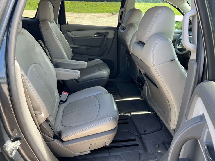 2014-chevrolet-traverse-image-16