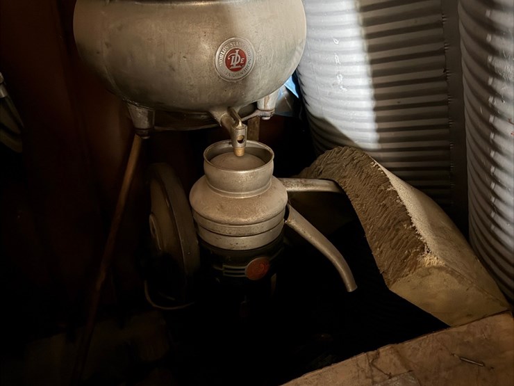 cream-separator,-very-nice,-shedded-image-6