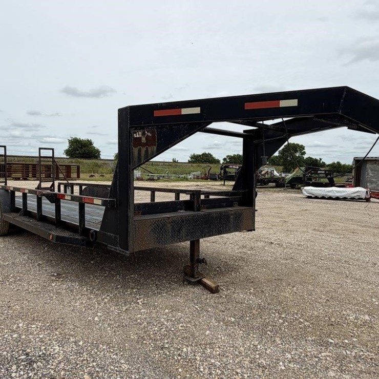 L2 - 2006 R&D Gooseneck Trailer