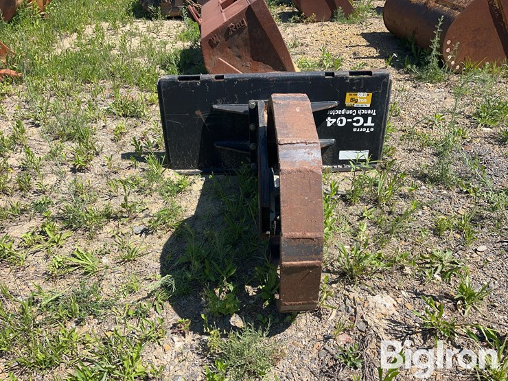 eterra-tc-04-trench-compactor-skid-steer-attachment-image-2