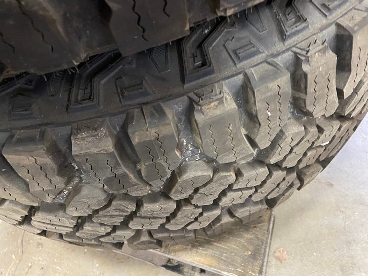 #7524-•-set-of-(4)-tires-on-steel-rims-(antigo,-wi)-image-12