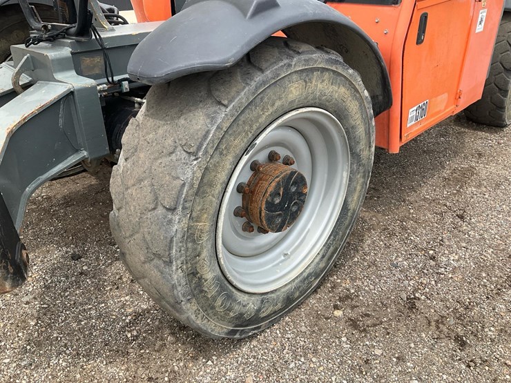2010-jlg-g12-55a-image-11