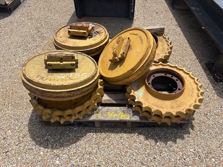 #2755-•-john-deere-idlers-and-sprockets-image-1