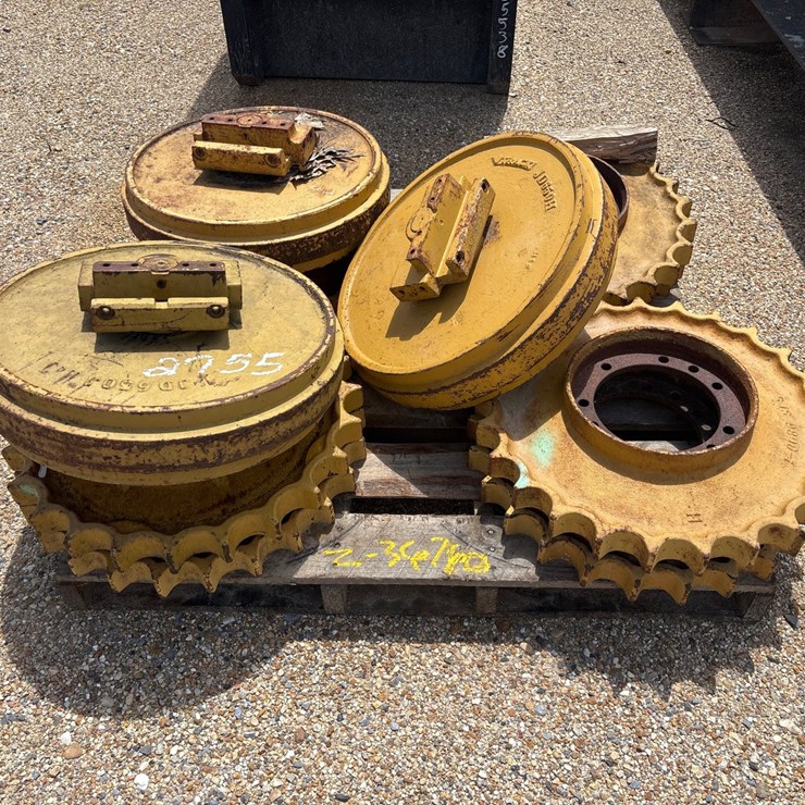 #2755 • JOHN DEERE IDLERS AND SPROCKETS