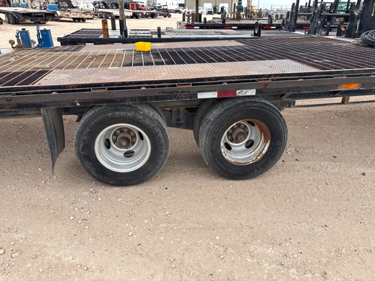 2018-lamar-trailers-30’-x-102”-t/a-gooseneck-tool-transport-trailer-image-6