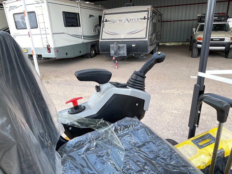 #2662-•-unused-cfg-mini-excavator-image-34
