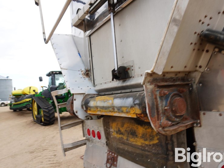 2011-wilson-dwbt-650b-tri/a-53'x96"-belt-trailer-image-19