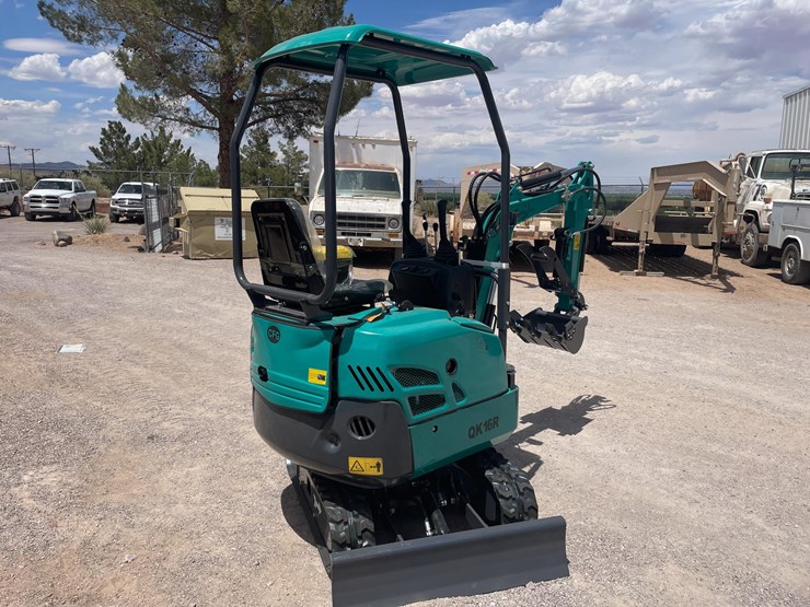 #2660-•-unused-cfg-mini-excavator-image-5