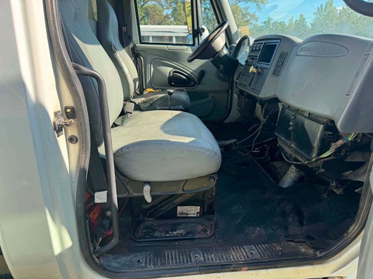 2006-international-durastar-4200-image-23