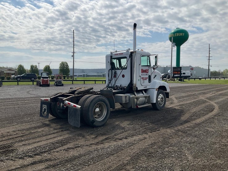 2003-freightliner-fld112-image-7