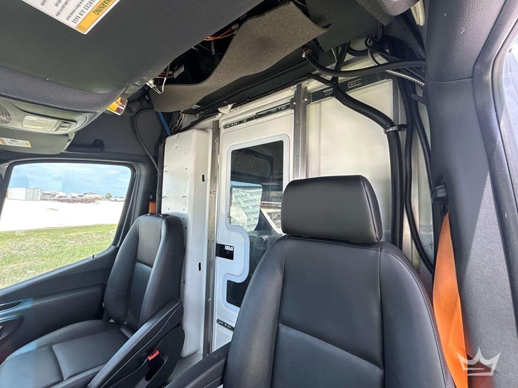 2021-mercedes-benz-sprinter-4500-image-18