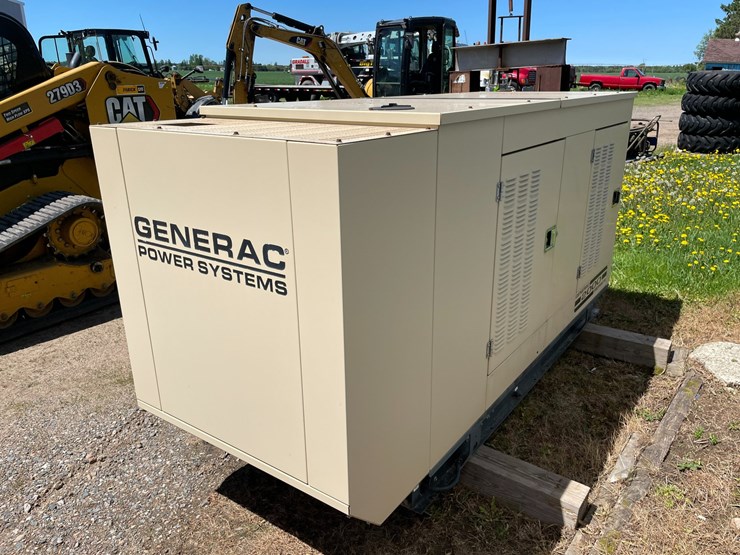 #7057-•-generac-2000-series-natural-gas-generator-(deerbrook,-wi)-image-4