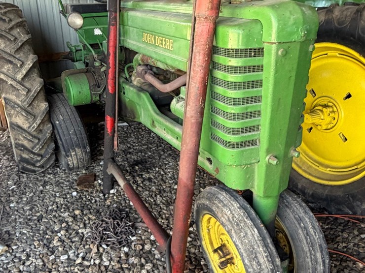 john-deere-b-image-2