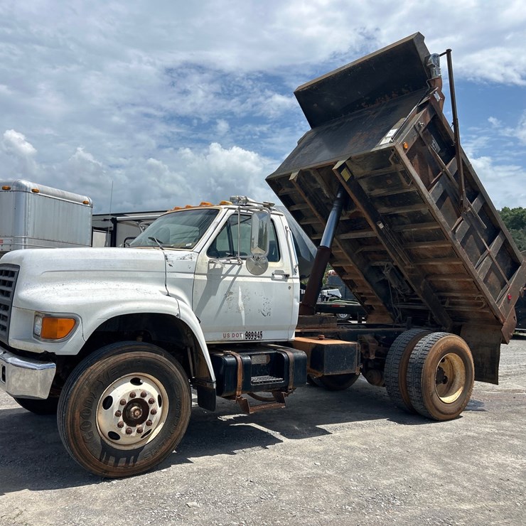 1999 FORD F800