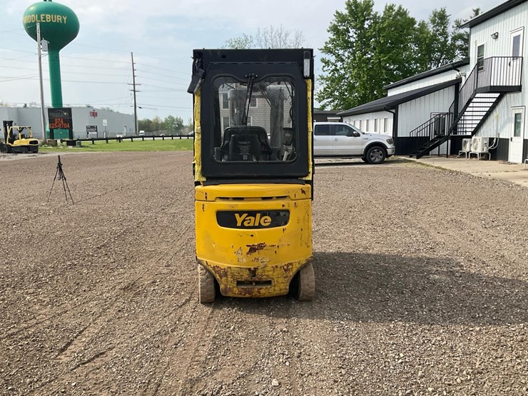 #1358-•-2017-yale-electric-forklift-image-6