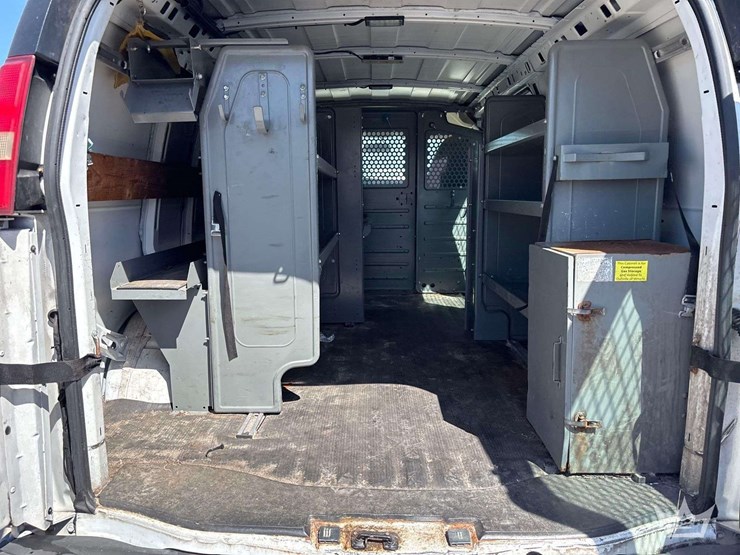 2015-chevrolet-express-2500-image-12