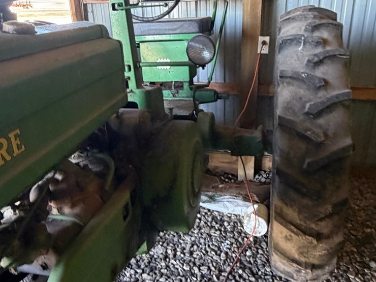 john-deere-b-image-12