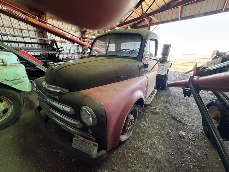 1948-dodge-one-ton-with-flatbed-image-2