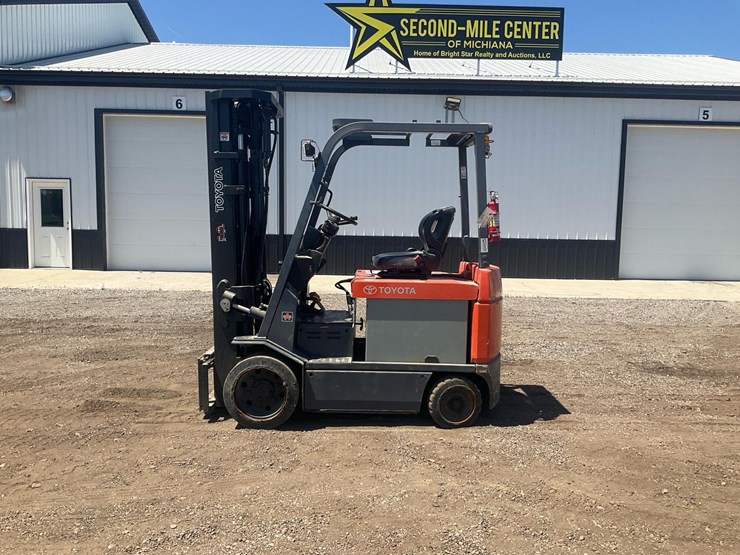 #1376-•-2005-toyota-fbcu30-electric-forklift-image-2