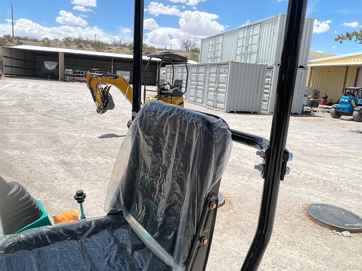 #2653-•-unused-cfg-mini-excavator-image-13