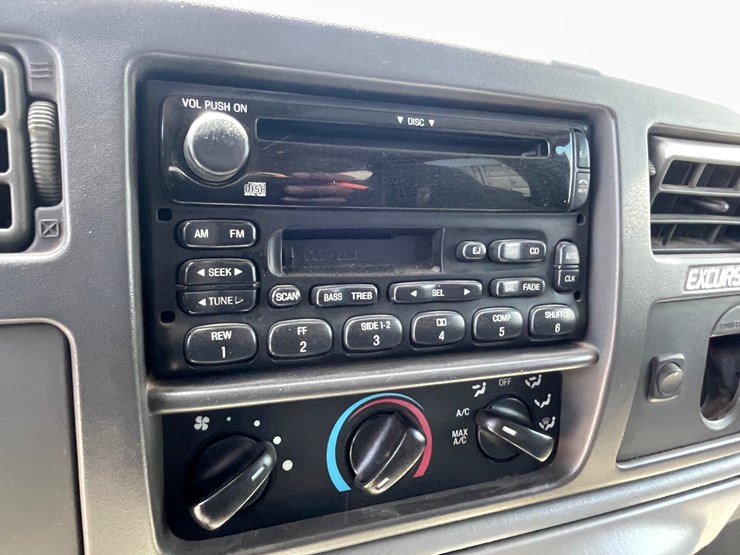 2002-ford-excursion-image-39