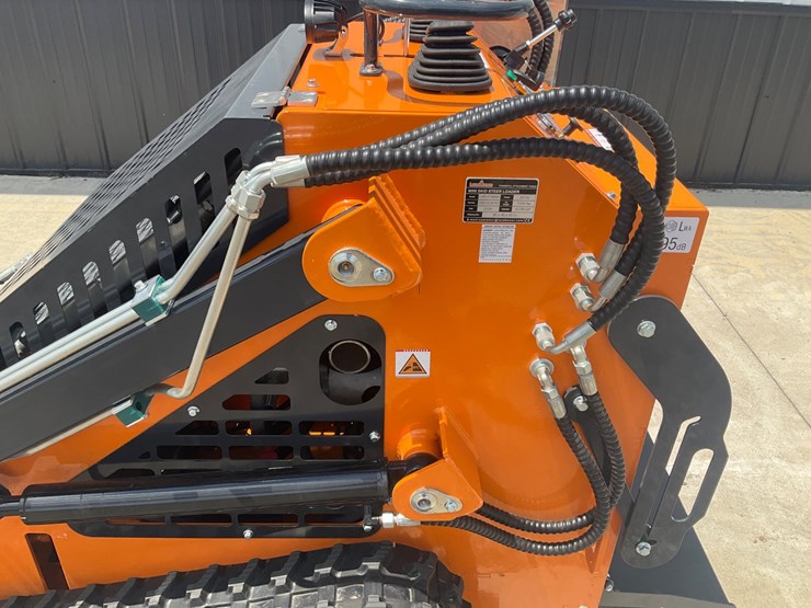 #1000-•-unused-landhero-mini-skid-steer-loader-image-9