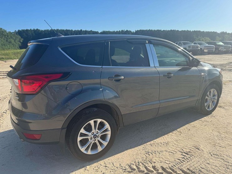 2019-ford-escape-image-3