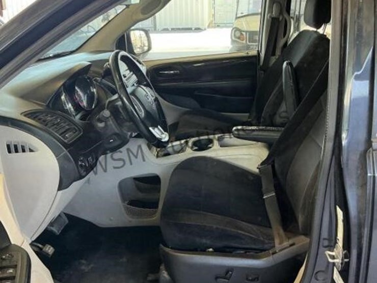 2013-dodge-grand-caravan-image-24