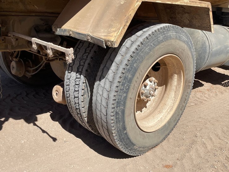 1983-ford-8000-image-63