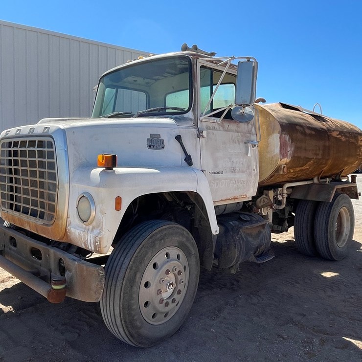 1983 FORD 8000