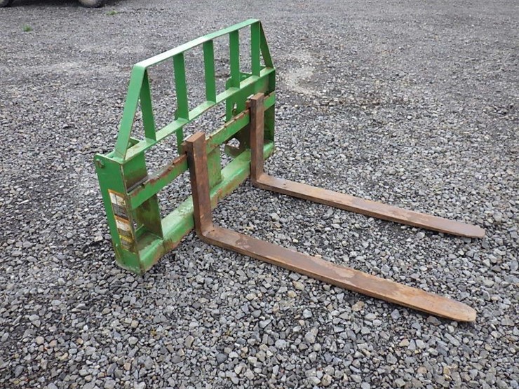 john-deere-210-image-2