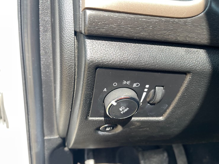 2017-jeep-grand-cherokee-laredo-image-69