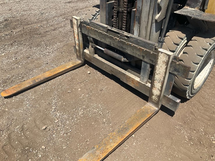 #1377-•-1997-yale-gdp100-forklift-image-12