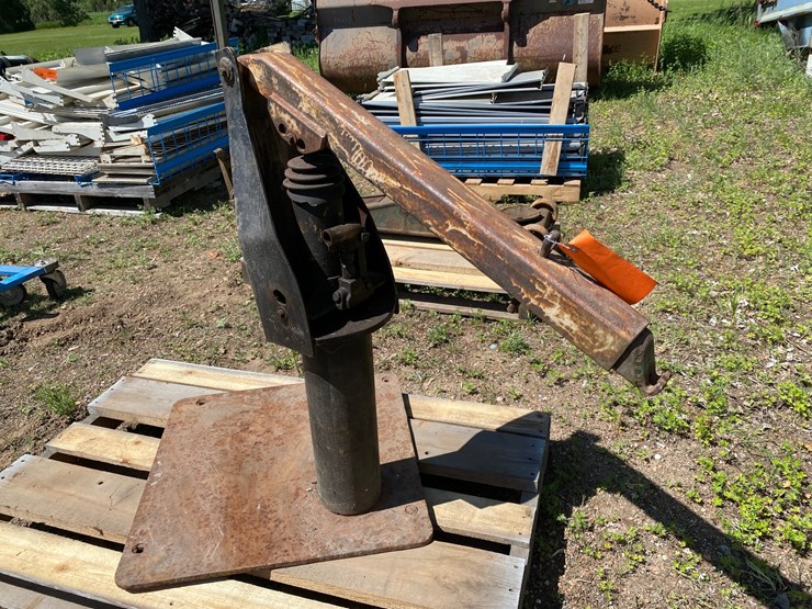 #7448-•-hydraulic-swiveling-cherry-picker-(antigo,-wi)-image-5