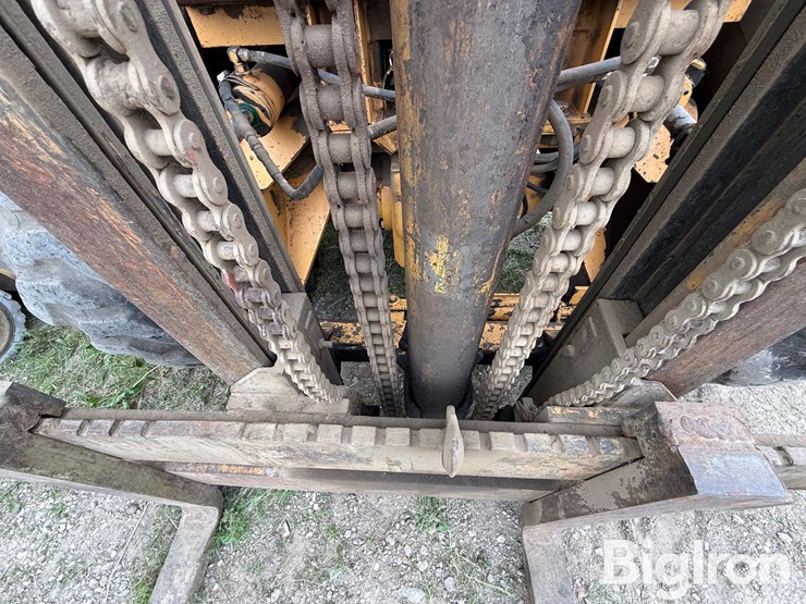 case-585d-construction-king-rough-terrain-forklift-image-12
