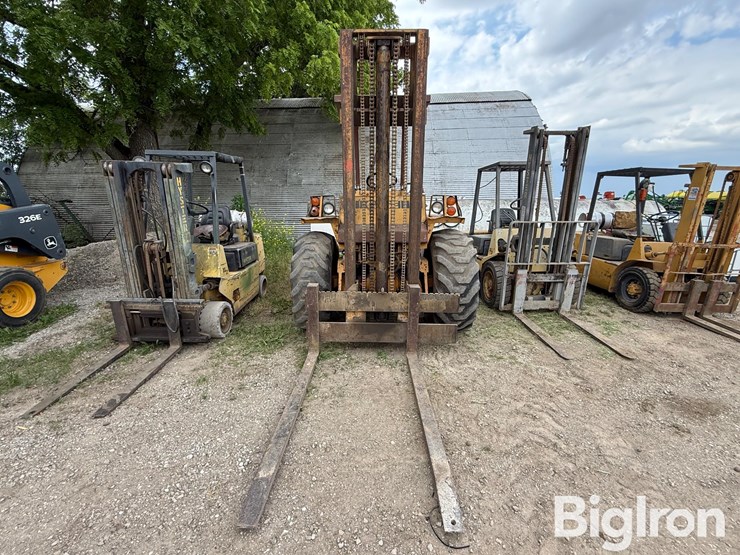 case-585d-construction-king-rough-terrain-forklift-image-2