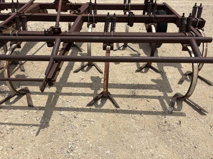 l2---14-shank-cultivator-image-4