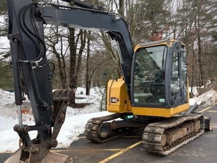 2011-deere-75d-image-1