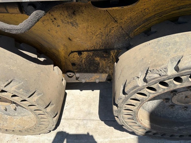 #1154-•-2010-john-deere318d-skid-steer-image-21