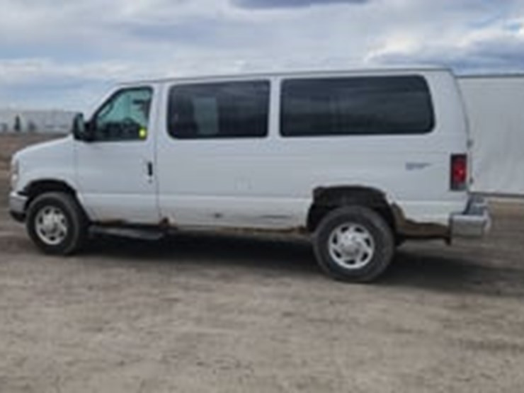 2009-ford-cargo-image-5