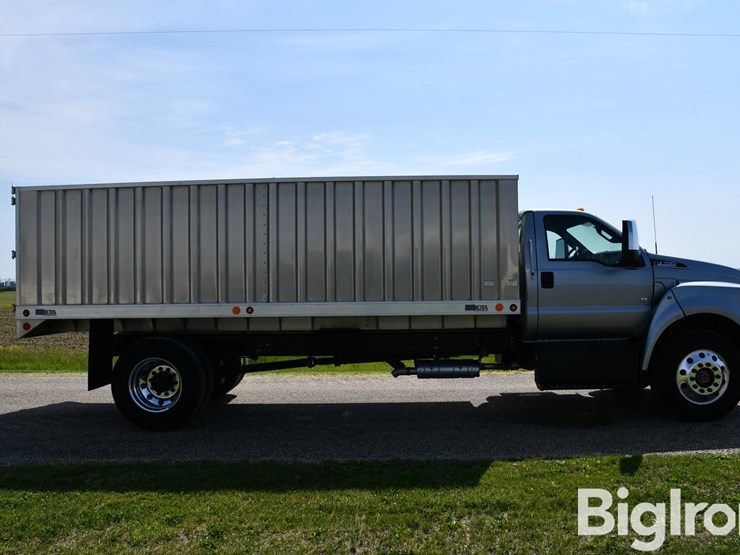 2025-ford-f750-image-4