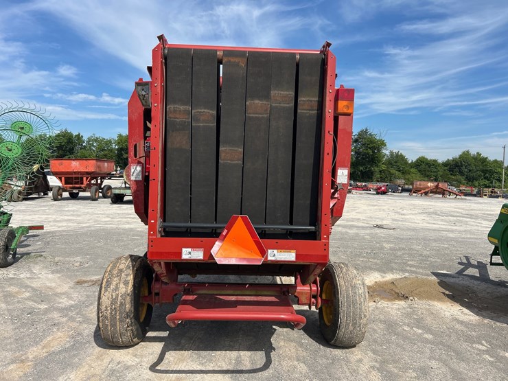 new-holland-br7060-image-5