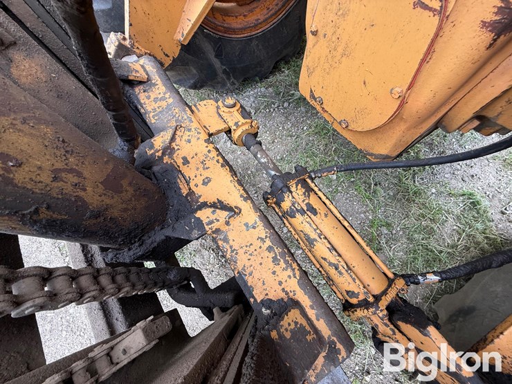 case-585d-construction-king-rough-terrain-forklift-image-15