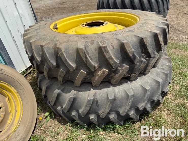 john-deere-8200-image-4