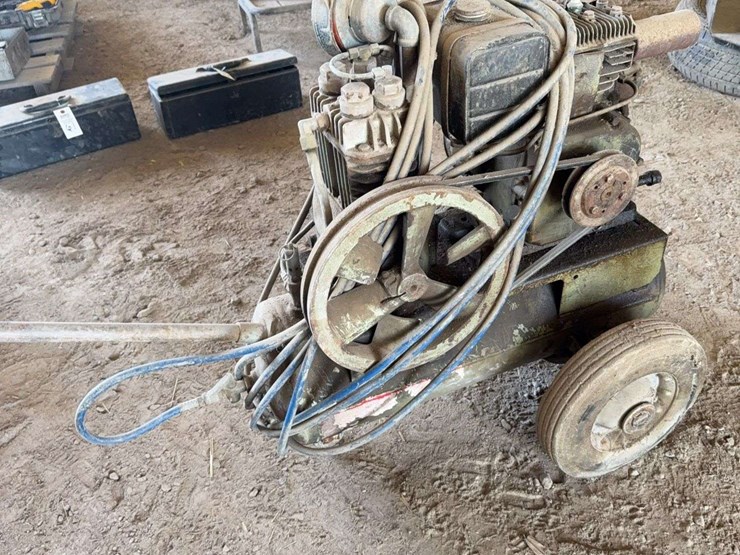 gas-powered-air-compressor-ran-approx-30-years-ago-last-time-it-was-used.-image-1